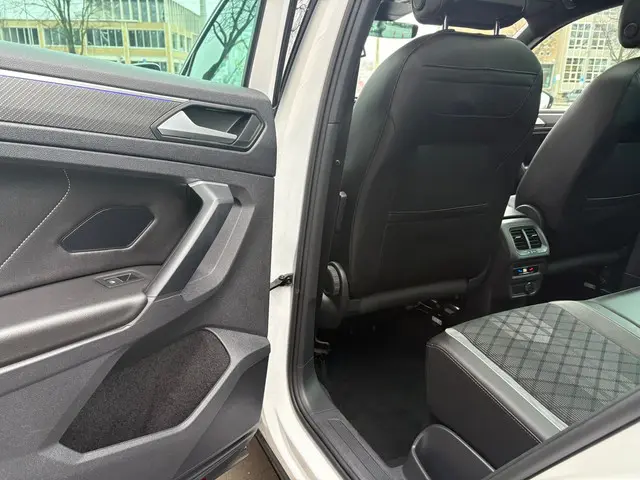 Volkswagen Tiguan 1.5 TSI R-Line Pano 2022 Benzine 36
