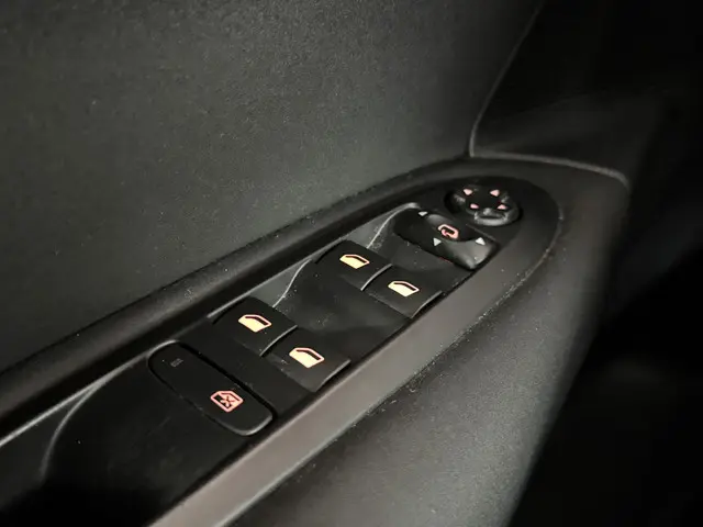 Citroën C4 1.2 PureTech Exclusive 2014 Benzine 27