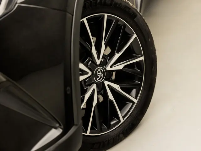 Toyota C-HR 1.8 Hybrid Sport 2018 Hybride Benzine 13