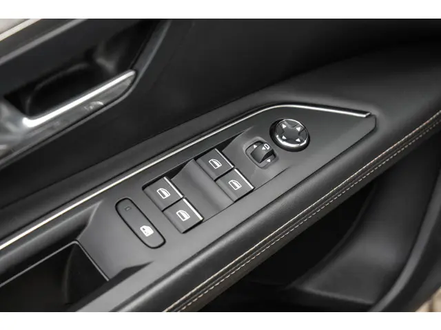 Peugeot 3008 1.6 HYbrid 225 Allure 2022 Hybride Benzine 13