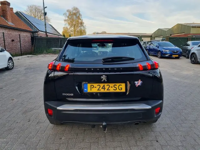 Peugeot 2008 1.2 PT Active Pack 2022 Benzine 4