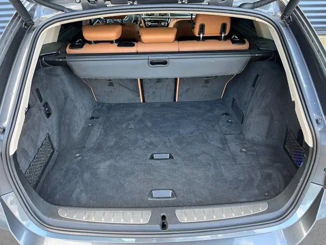 BMW 3 Serie Touring 318i Luxury Edition 2018 Benzine 20