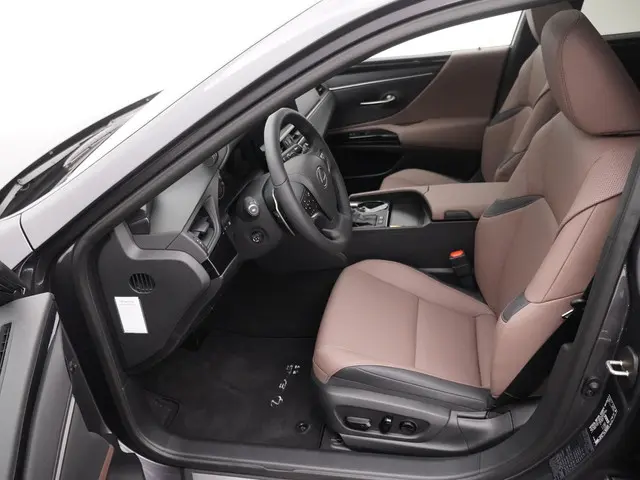 Lexus ES 300h Business Line 2023 Hybride Benzine 9