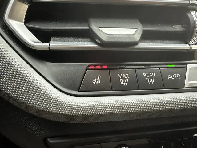 BMW 1 Serie 118i Executive Edition 2020 Benzine 19