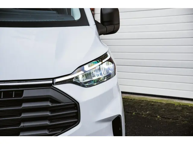 Ford Transit Custom 2.0 TDCI 136PK L2H1 Trend 2024 Diesel 4