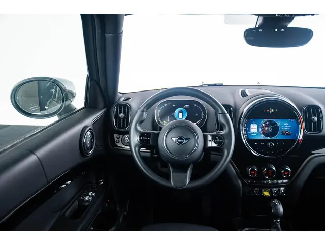 MINI Countryman Cooper SE ALL4 2022 Hybride Benzine 15