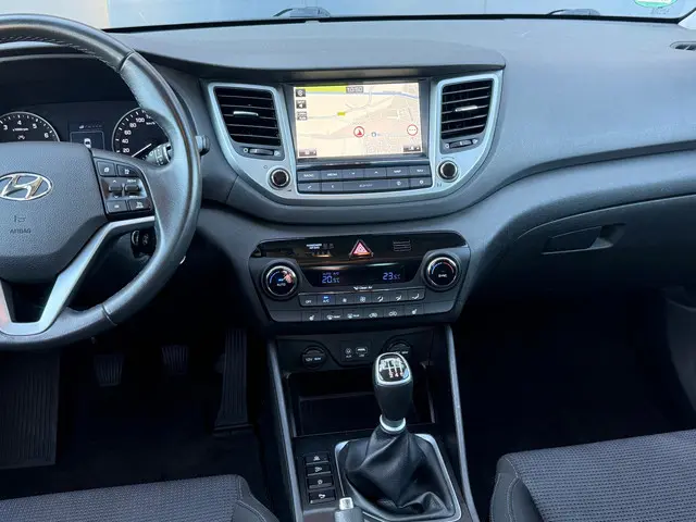 Hyundai Tucson 1.6 GDi Anniversary Edition 2017 Benzine 16