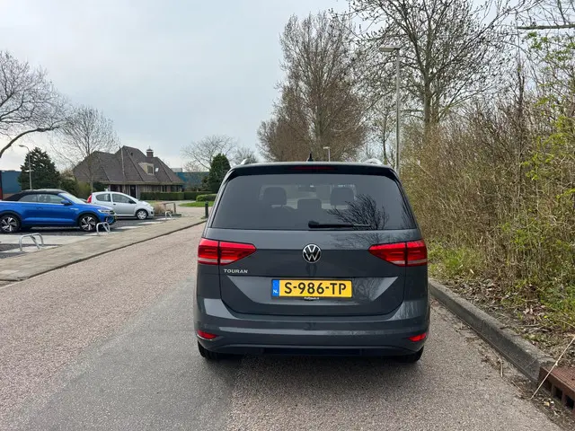 Volkswagen Touran 1.5 TSI Highline 7p, 1e eig. 2021 Benzine 38
