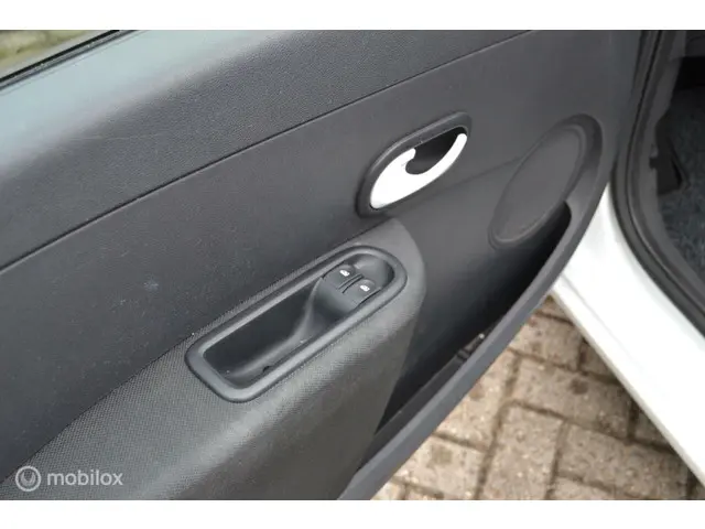 Renault Clio 1.2 Yahoo 2012 Benzine 20