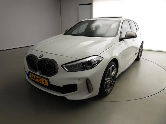 BMW 1 Serie 5-deurs M135i xDrive 2024 Benzine 37