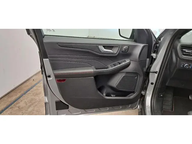 Ford Kuga 2.5 PHEV ST-Line X 2024 Hybride Benzine 13