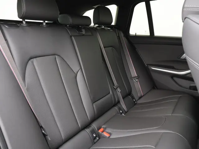 BMW 3 Serie Touring 330e 2025 Hybride Benzine 10