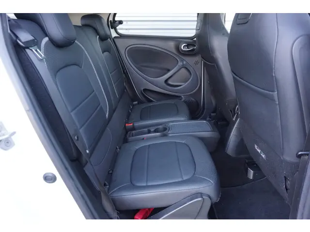 Smart Forfour 1.0 T BRABUS AUTOMAAT 2017 Benzine 39
