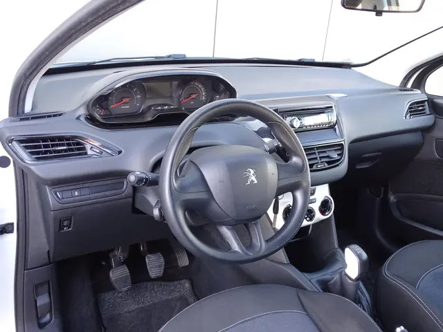 Peugeot 208 1.0 VTi LIKE airco org NL 2014 Benzine 10