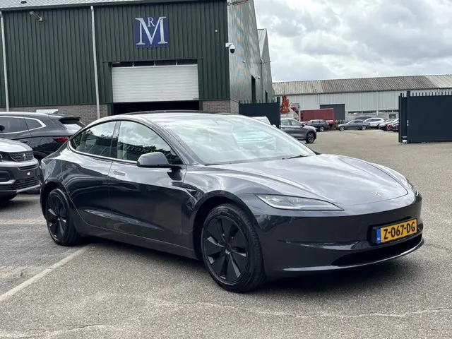Tesla Model 3 RWD 60 kWh 2024 Elektrisch 5