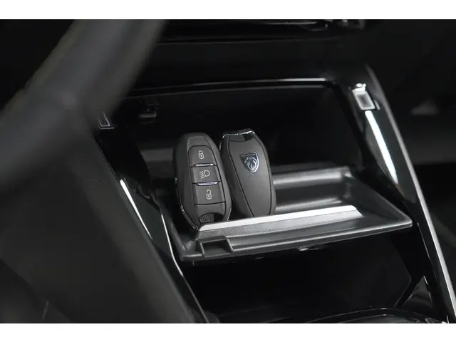 Peugeot 208 Hybrid 136 e-DCS6 GT 2024 Hybride Benzine 15