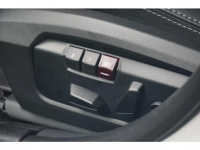 MINI 5-Deurs Cooper 2025 Benzine 16