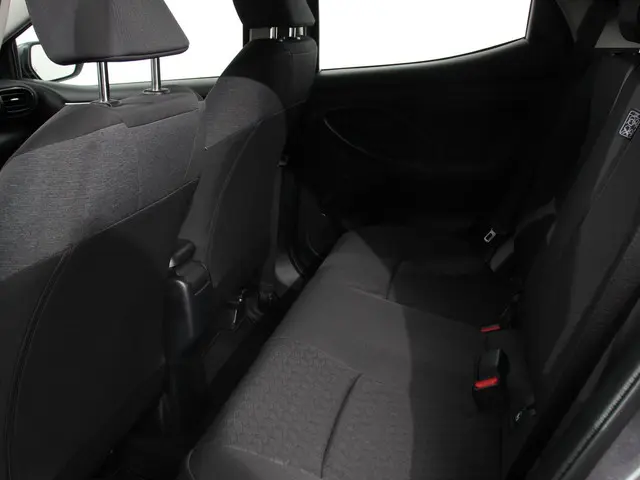 Toyota Yaris 1.5 Hybrid Comfort 2023 Hybride Benzine 31