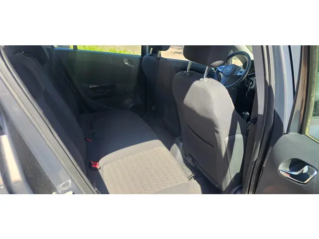 Opel Corsa 1.2-16V Berlin 2013 Benzine 15