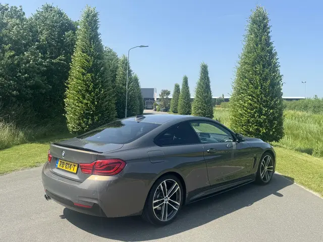 BMW 4 Serie Coupé 420i High Executive 2017 Benzine 32
