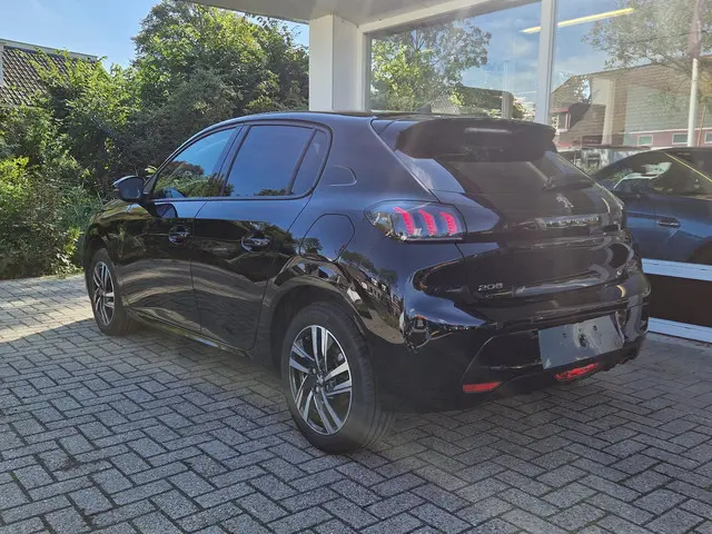 Peugeot 208 1.2 PureTech 100 Allure 2023 Benzine 22