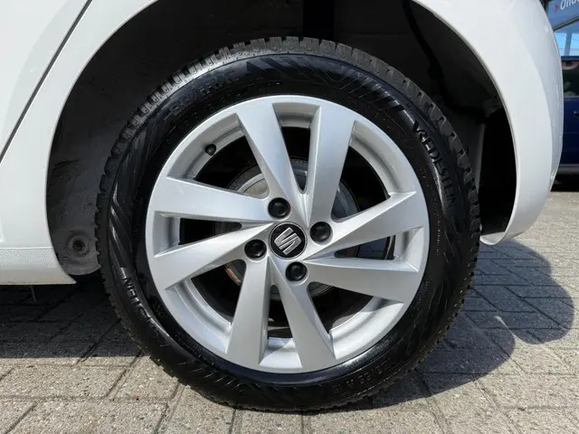 SEAT Mii 1.0 Sport Dynamic 2015 Benzine 25