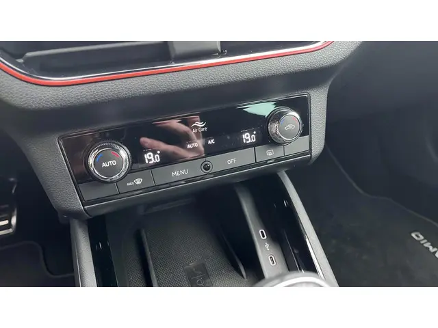 Škoda Kamiq 1.0 TSI Sport Business 2024 Benzine 16