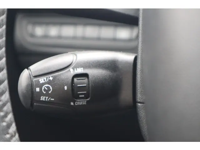 Peugeot 2008 1.2 VTi Allure 2013 Benzine 15