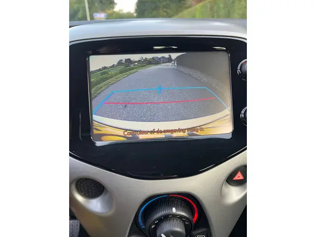Toyota Aygo 1.0 VVT-i x-play 2017 Benzine 8