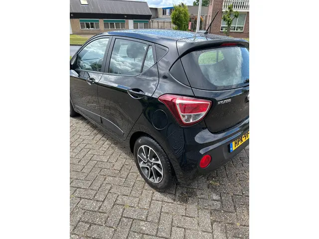 Hyundai i10 1.0i i-Motion Comfort 2017 Benzine 2