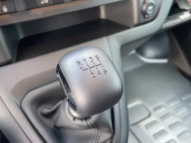 Toyota ProAce Worker 1.5 D-4D Live Long 2023 Diesel 13