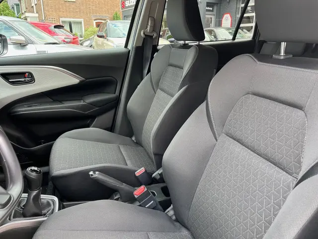 Suzuki Swift 1.2 Style Smart Hybrid DEMO 2025 Benzine 14