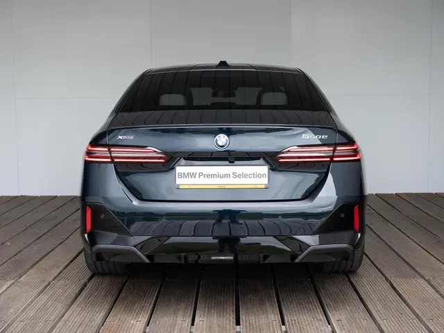 BMW 5 Serie Sedan 550e xDrive 2025 Hybride Benzine 5