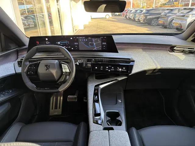 Peugeot 3008 1.2 Hybrid 145 GT 2025 Hybride Benzine 8