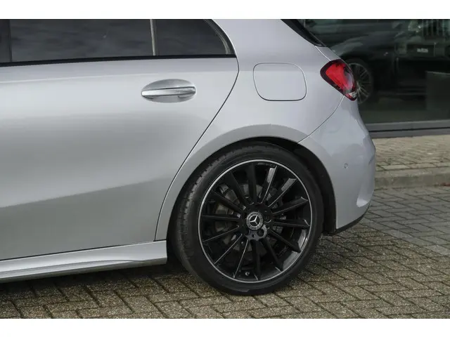 Mercedes-Benz A-Klasse A220 AMG 190pk 2019 Benzine 22