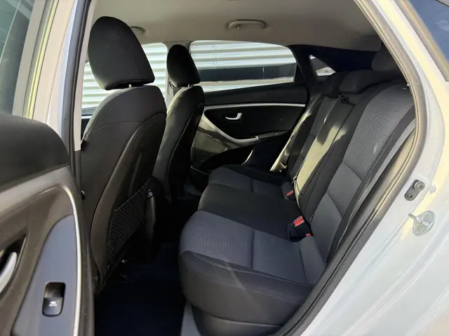 Hyundai i30 1.6 GDI Go! 2015 Benzine 10