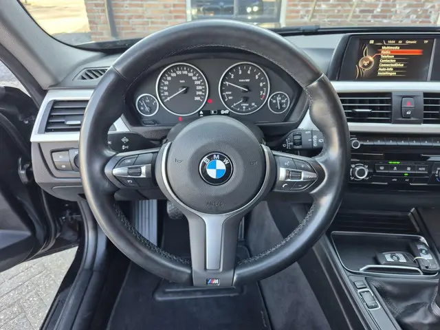 BMW 3 Serie Touring M Sport Pakket / Na 318i 2017 Benzine 13