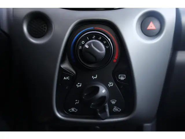 Toyota Aygo 1.0 VVT-i x-play 2021 Benzine 17