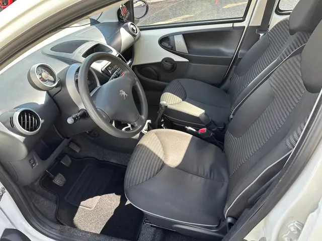 Peugeot 107 1.0 Active facelift led airco 2012 Benzine 18
