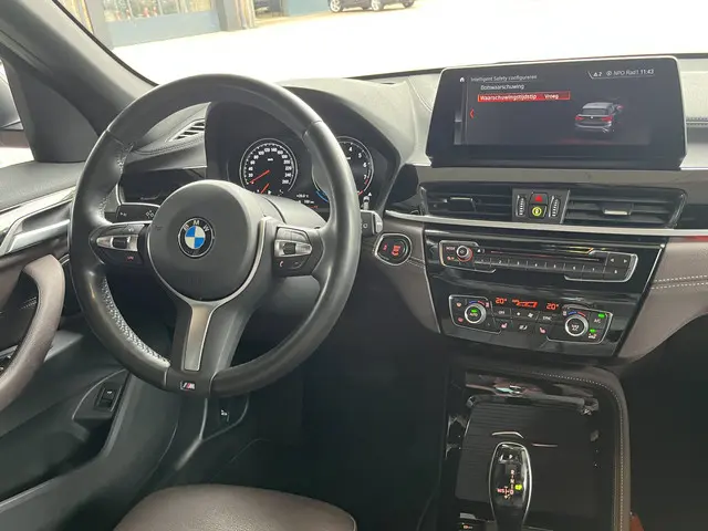BMW X1 sDrive20i 192PK VDL Nedcar Edition 2019 Benzine 6