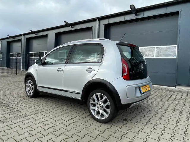 Volkswagen up! 1.0 cross up! BlueMotion 2013 Benzine 3