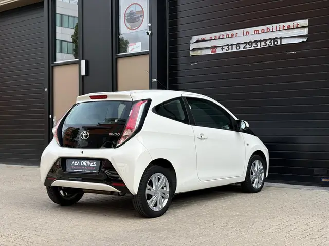 Toyota Aygo 1.0 VVT-i x-play 2015 Benzine 6