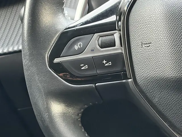 Peugeot 2008 1.2 PureTech Allure Pack 2021 Benzine 37