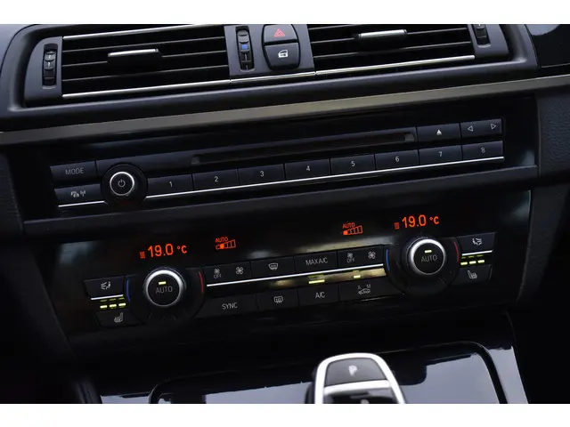 BMW 5 Serie 528i High Executive NAP 2014 Benzine 19
