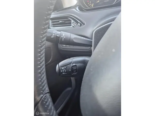 Peugeot 208 1.2 PureTech Allure 2017 Benzine 15