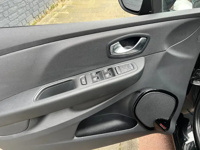 Renault Clio 1.2 TCe Intens automaat navi 2018 Benzine 7