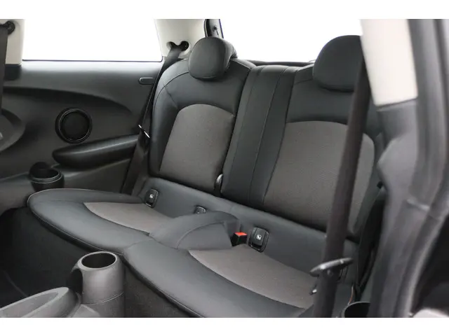 MINI Cooper Mini 1.5 Essential Automaat 2021 Benzine 12