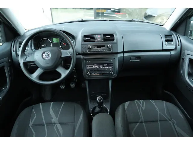 Škoda Roomster 1.2 TSI FRESH 2014 Benzine 11