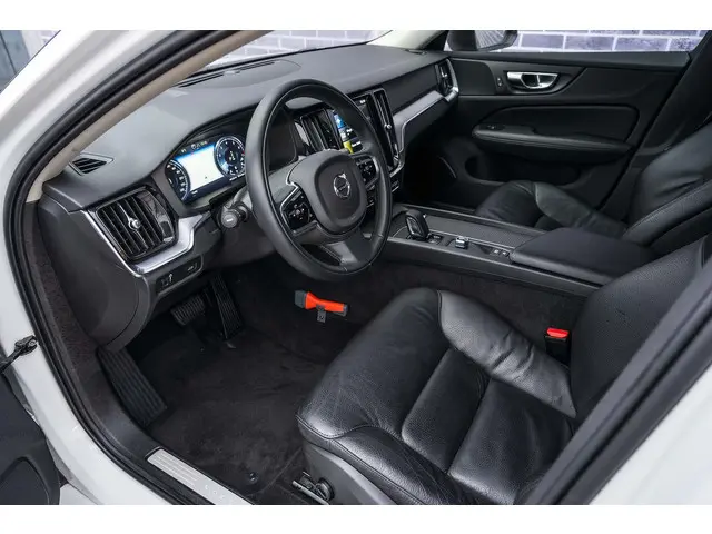 Volvo V60 2.0 B3 Momentum Advantage 2020 Benzine 6