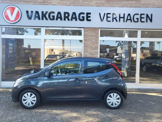 Toyota Aygo 1.0 VVT-i x-fun 2019 Benzine 2